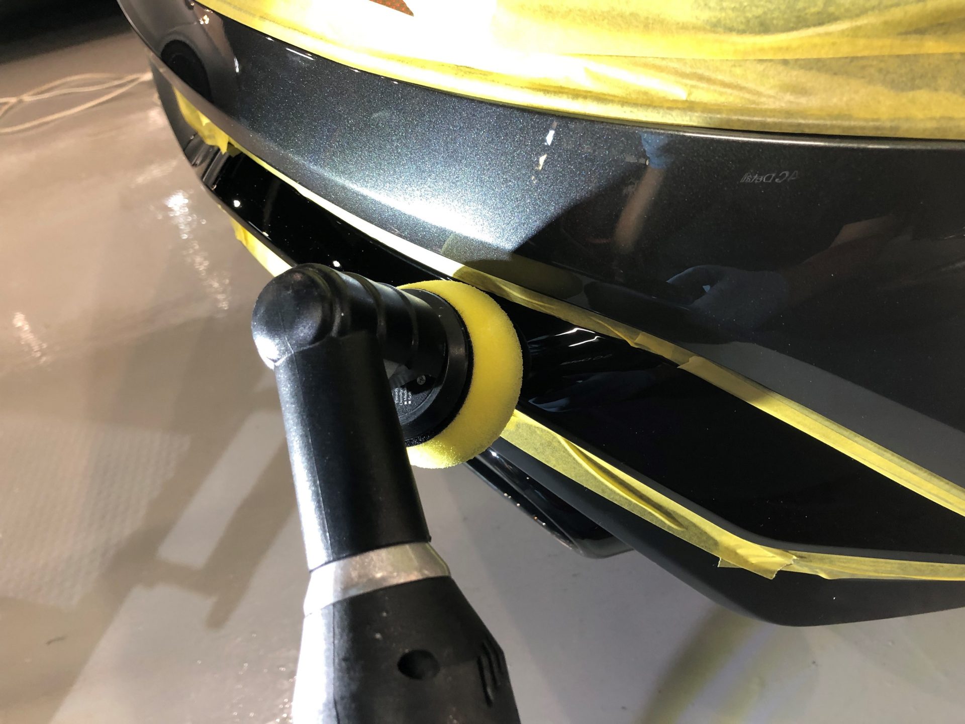 アウディ　RS Q3 スポーツバック　ピアノブラック　細部　磨き